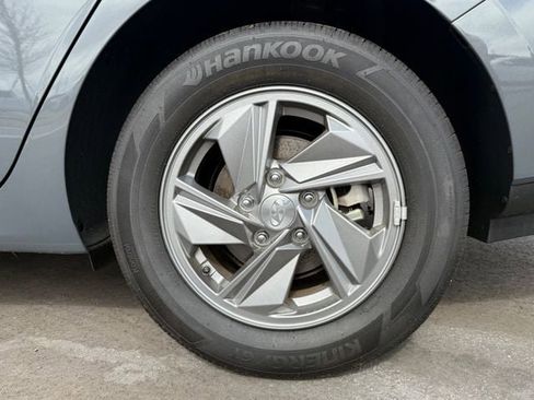 Used 2025 Hyundai Elantra SE image 8