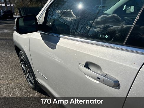 Used 2020 GMC Acadia SLT w/ Driver Alert Package II image 14