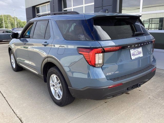 Used 2025 Ford Explorer Active AWD/4WD image 10