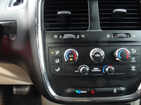 Used 2011 Dodge Grand Caravan Express image 25