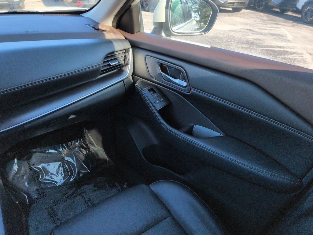 Used 2023 Nissan Rogue SV w/ SV Premium Package AWD/4WD image 17