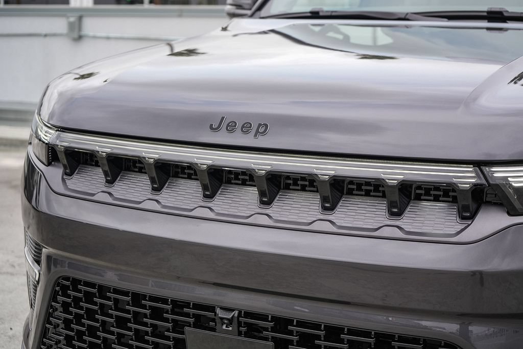 New 2026 Jeep Grand Wagoneer L Summit w/ Premium Group III AWD/4WD image 6