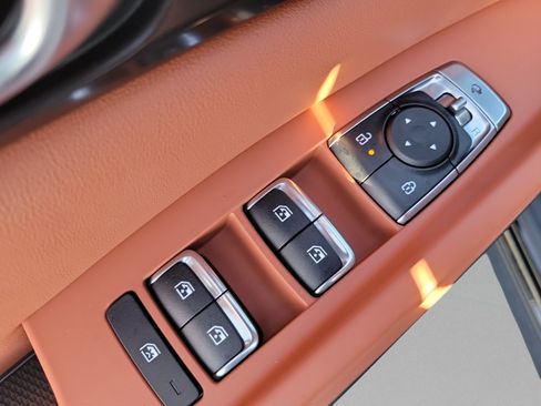 New 2027 Kia Carnival SX w/ Dark Edition Package FWD image 13
