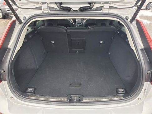 Used 2025 Volvo V60 B5 Cross Country Plus image 34