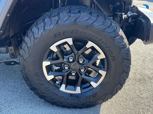 Used 2024 Jeep Wrangler Unlimited Rubicon 4xe AWD/4WD image 9