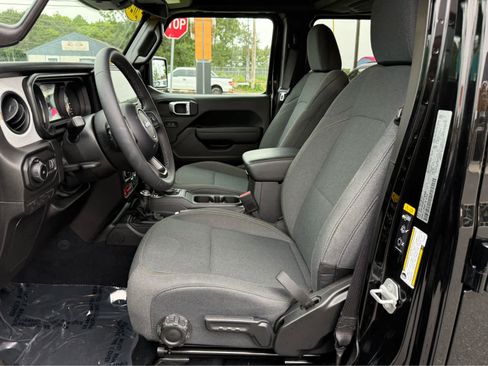 Used 2026 Jeep Wrangler Unlimited Sport AWD/4WD image 17
