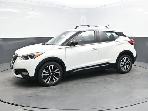 Used 2020 Nissan Kicks SR w/ Exterior Package image 3