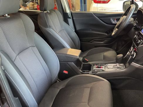 Used 2019 Subaru Forester Premium AWD/4WD image 5