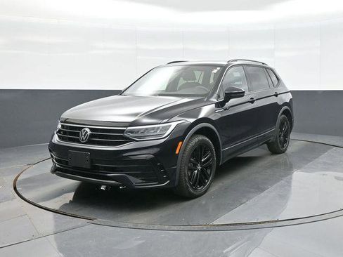 Used 2022 Volkswagen Tiguan SE R-Line image 3
