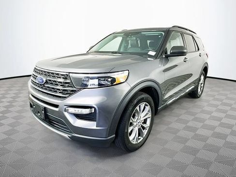 Certified 2023 Ford Explorer XLT w/ Equipment Group 202A AWD/4WD image 7
