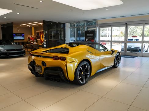 Used 2024 Ferrari SF90 Spider image 53