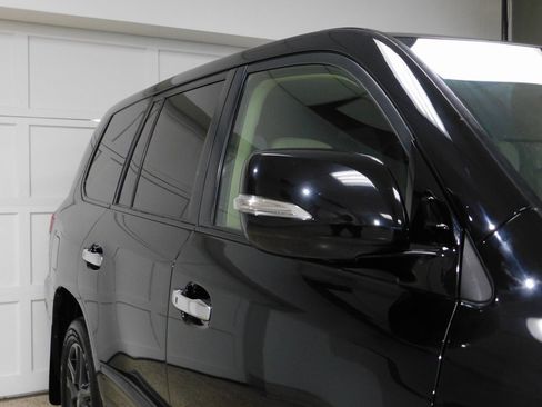 Used 2013 Lexus LX 570 4WD w/ Luxury Pkg w/Pre-crash image 10