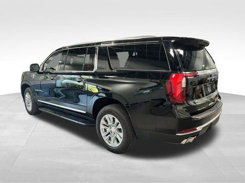 Used 2025 GMC Yukon XL Denali AWD/4WD image 7