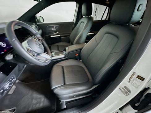 Used 2025 Mercedes-Benz GLA 250 4MATIC image 13