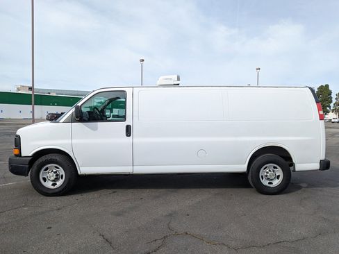 Used 2013 Chevrolet Express 3500 Extended image 2