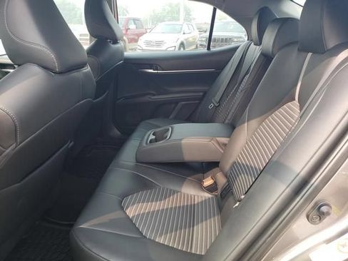 Used 2018 Toyota Camry SE FWD image 12