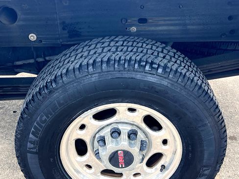 Used 2004 GMC Sierra 2500 SLT w/ Skid Plate Package image 26