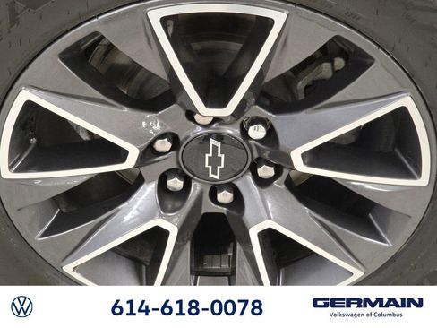 Used 2023 Chevrolet Suburban Z71 w/ Luxury Package AWD/4WD image 16