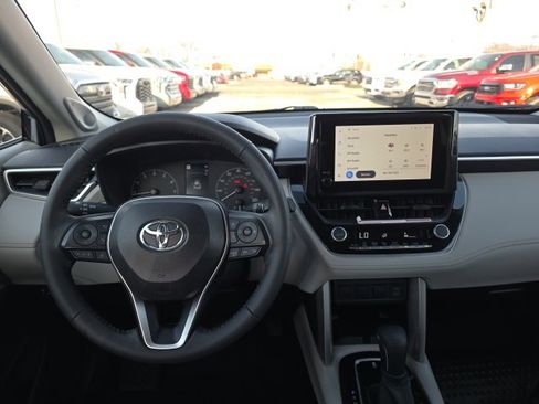 Certified 2024 Toyota Corolla Cross LE image 12