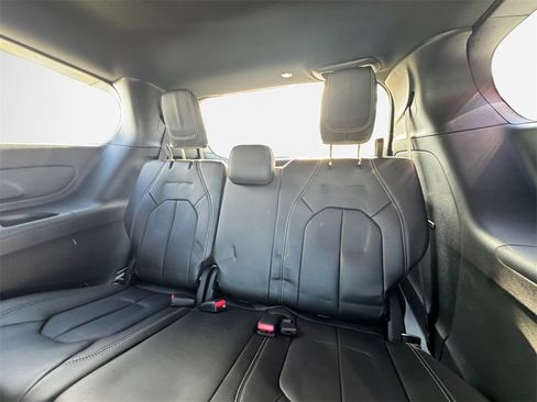 Certified 2026 Chrysler Pacifica Select image 27