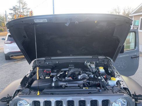Used 2018 Jeep Wrangler Unlimited Sport S AWD/4WD image 28