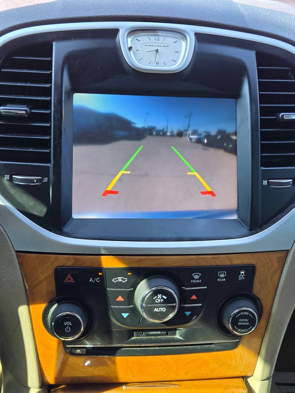 Used 2014 Chrysler 300 C AWD/4WD image 9