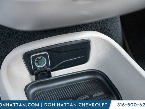 Used 2023 Chrysler Pacifica Touring-L image 13