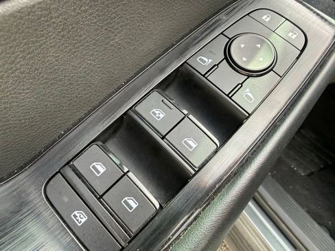 Used 2023 Nissan Rogue S image 9