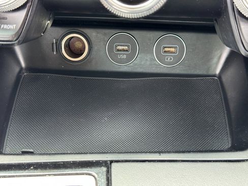 Used 2022 Genesis G70 2.0T image 27