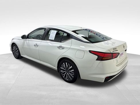 Used 2025 Nissan Altima 2.5 SV FWD image 7