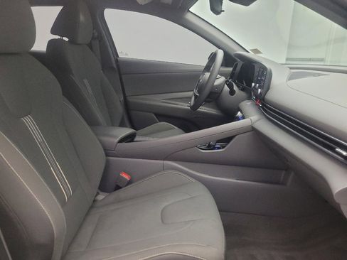Used 2022 Hyundai Elantra Blue FWD image 21