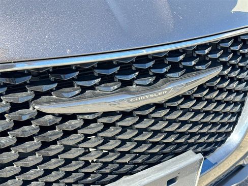 Used 2022 Chrysler 300 Touring w/ Sport Appearance Package image 3