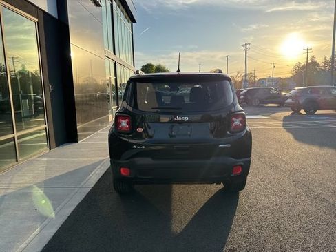 Used 2018 Jeep Renegade Latitude w/ Cold Weather Group AWD/4WD image 4