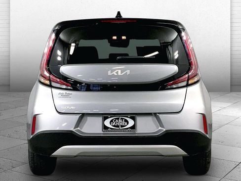 Certified 2025 Kia Soul LX w/ LX Technology Package FWD image 3