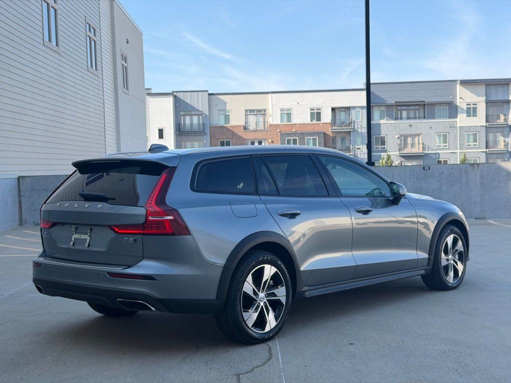 Used 2020 Volvo V60 T5 Cross Country AWD/4WD image 3