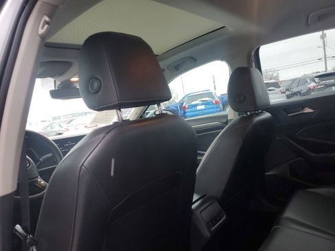 Used 2019 Volkswagen Jetta SEL w/ Cold Weather Package image 24