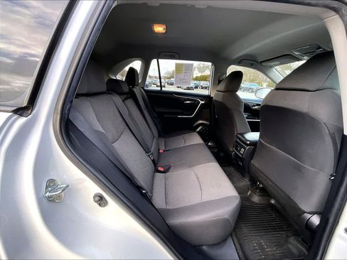 Used 2021 Toyota RAV4 XLE image 16