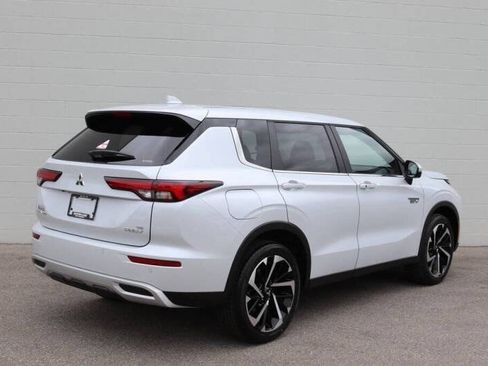 Used 2025 Mitsubishi Outlander SE image 16