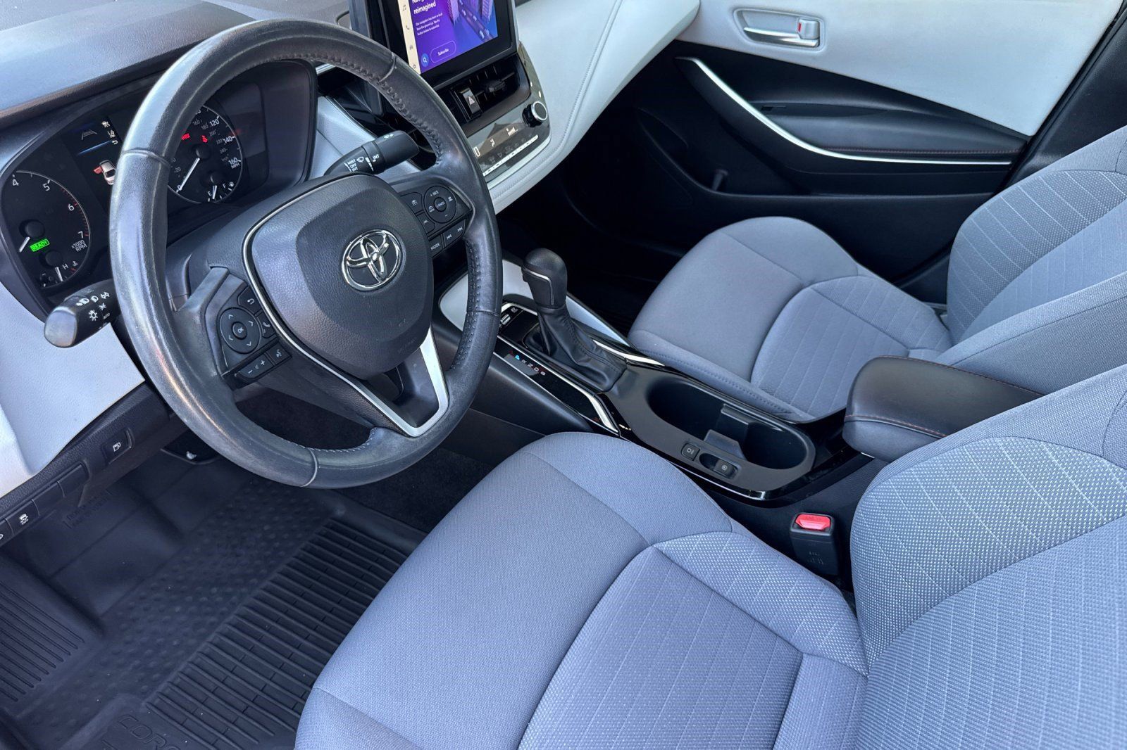 Certified 2024 Toyota Corolla SE FWD image 4