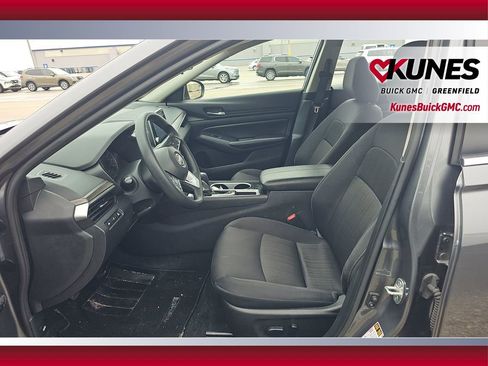 Used 2024 Nissan Altima 2.5 SV image 29