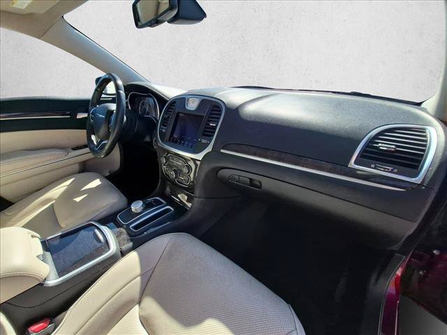 Used 2018 Chrysler 300 Limited RWD image 21