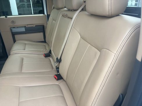 Used 2014 Ford F250 Lariat w/ Lariat Interior Package image 12