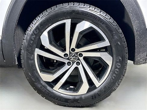 Used 2023 Volkswagen Atlas SEL image 32