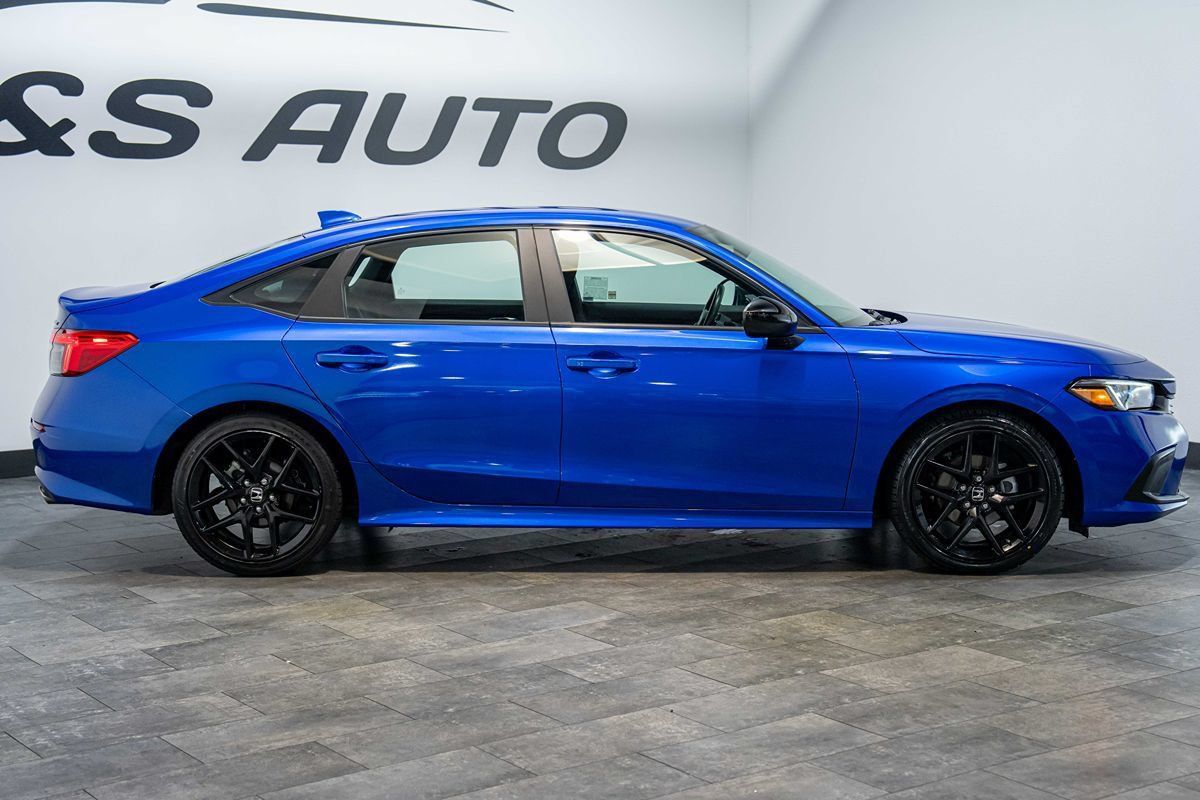 Used 2023 Honda Civic Sport image 7