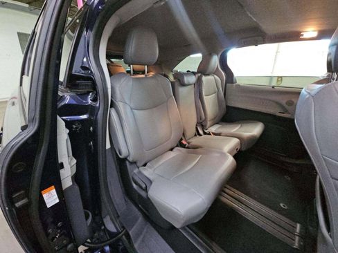Used 2022 Toyota Sienna XLE FWD image 13