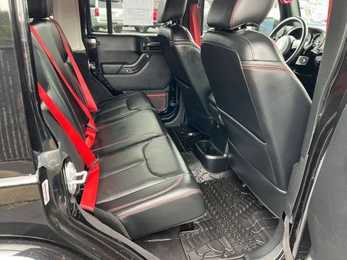 Used 2018 Jeep Wrangler Unlimited Rubicon AWD/4WD image 9
