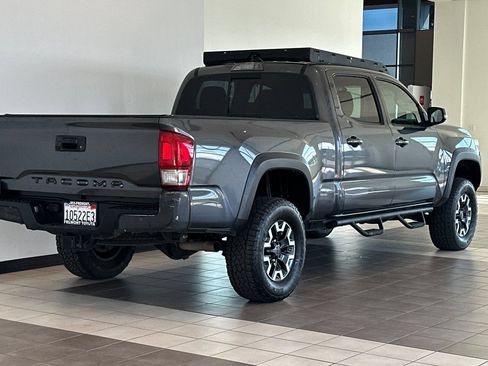 Certified 2017 Toyota Tacoma TRD Off-Road w/ Tow Package AWD/4WD image 4