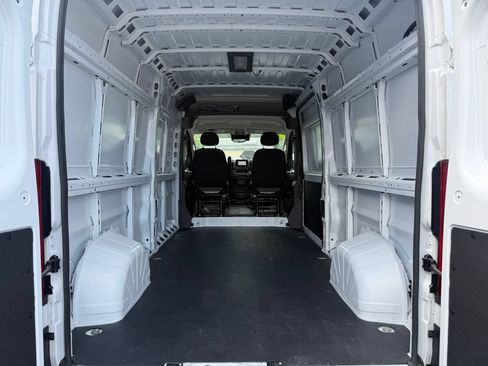 Used 2025 RAM ProMaster 2500 w/ Safety Group FWD image 10