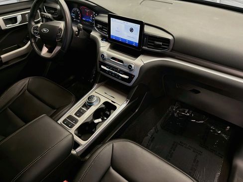 Used 2022 Ford Explorer XLT w/ Equipment Group 202A RWD image 12