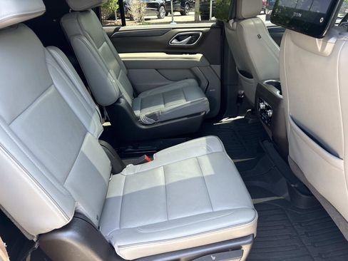 Used 2021 GMC Yukon XL SLT w/ Rear Media and Nav Package AWD/4WD image 35